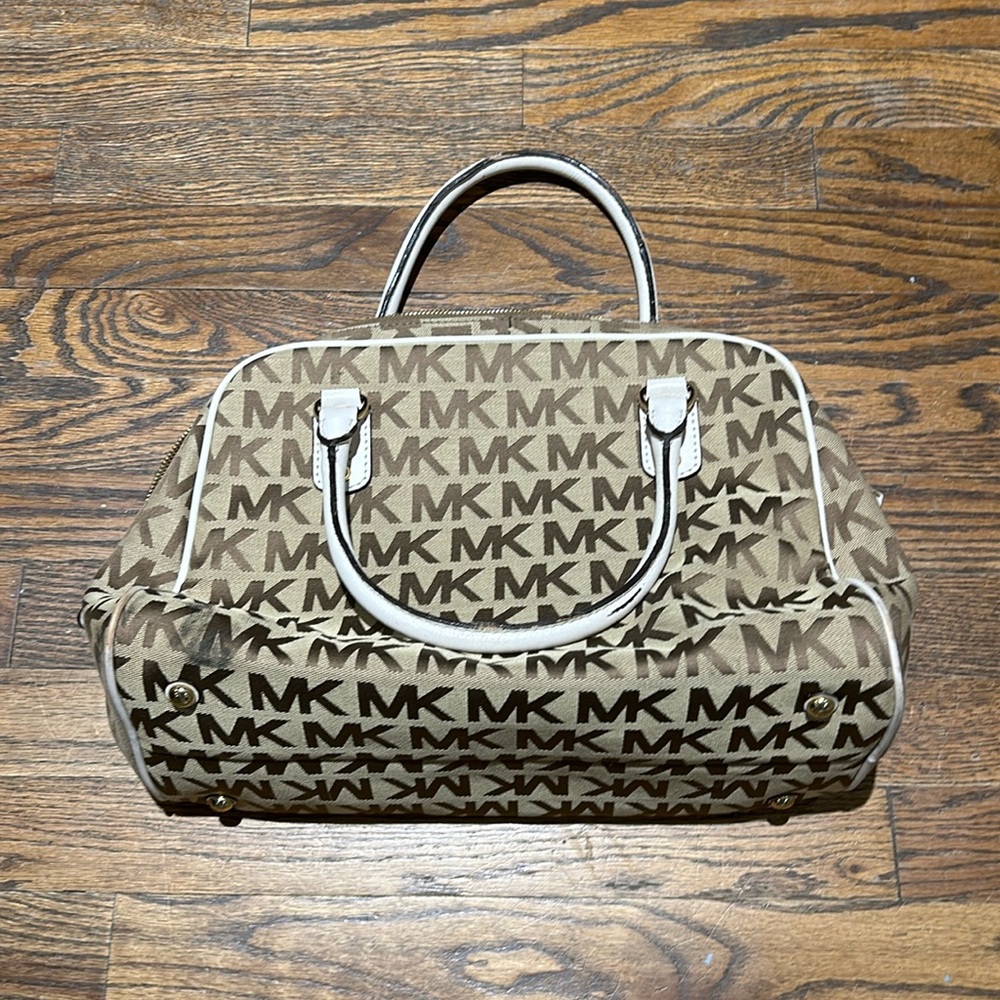 Micheal Kors Purse - Picture 1 of 3